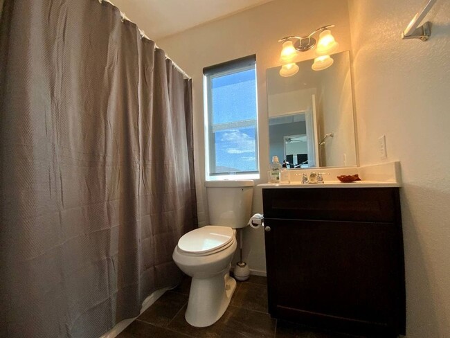 Building Photo - UNIQUE MODERN 3 STORY, 2BED, 3BATH WITH A ROOFTOP DECK!