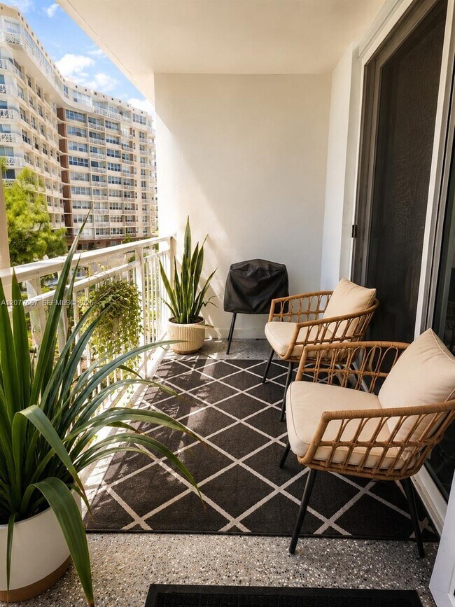 Building Photo - 1801 S Ocean Dr