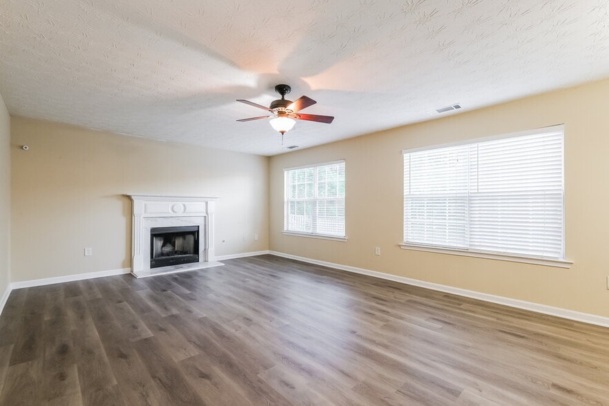 Building Photo - 4065 Crescent Walk Ln NE