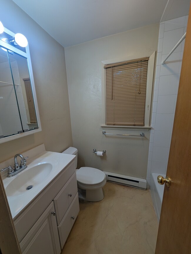 Building Photo - 180 Lenor Dr
