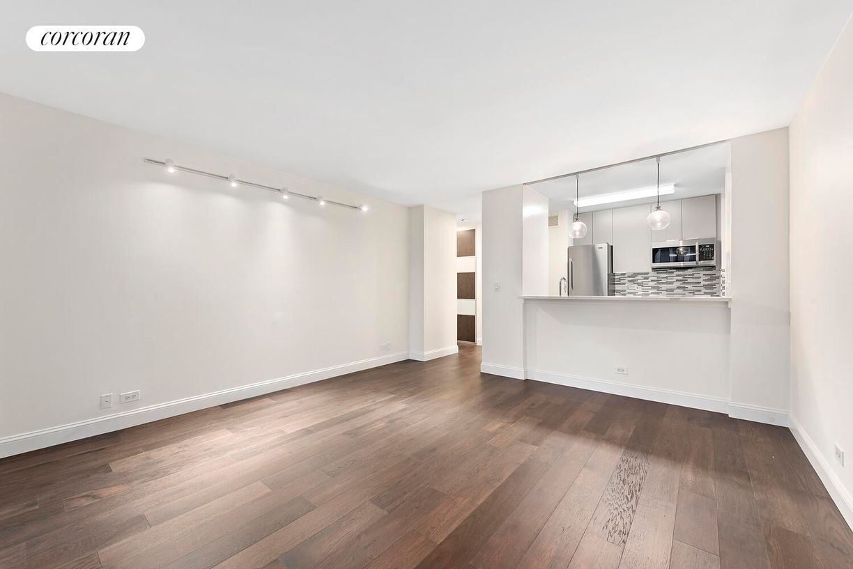 Building Photo - 145 E 48th St