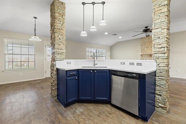 Building Photo - 3812 Eagles Nest St