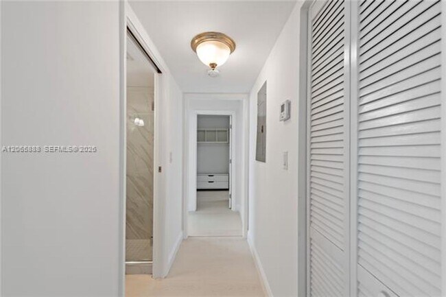 Building Photo - 1621 Collins Ave