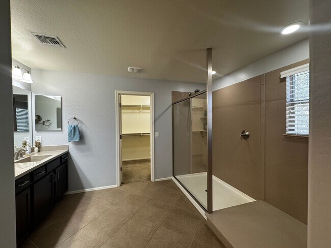 Building Photo - 4 BEDROOM HOME IN COLDWATER RANCH