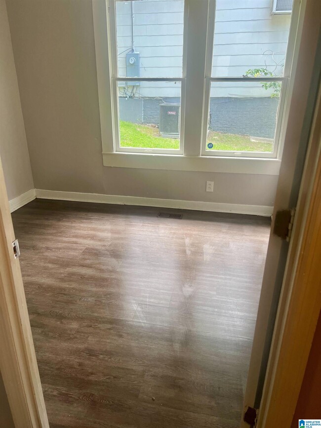 Building Photo - 511 12th St