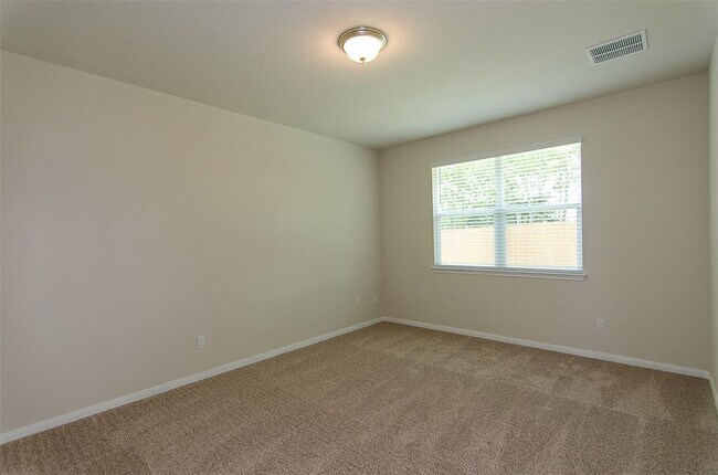 Building Photo - 117 Naset Dr