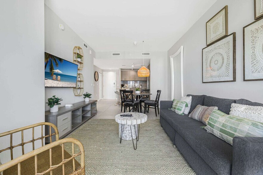 Building Photo - 5350 NW 84th Ave