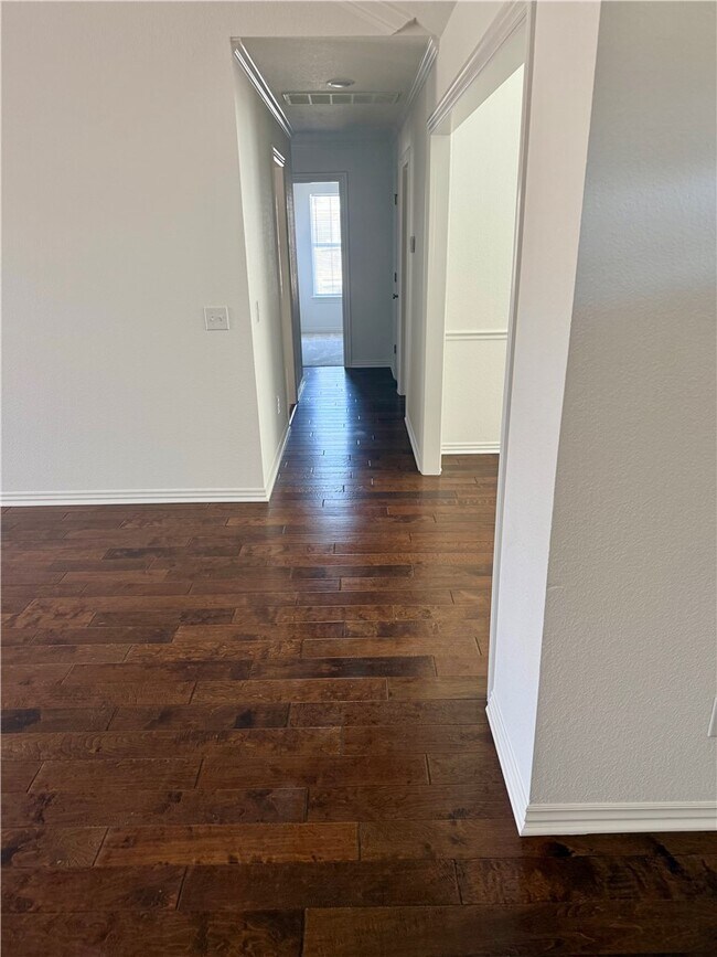 Building Photo - 5102 Roxbury Way