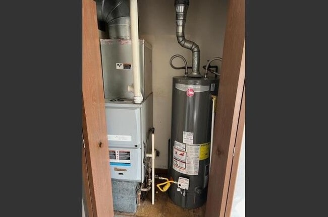 Building Photo - 601 Rizek Dr