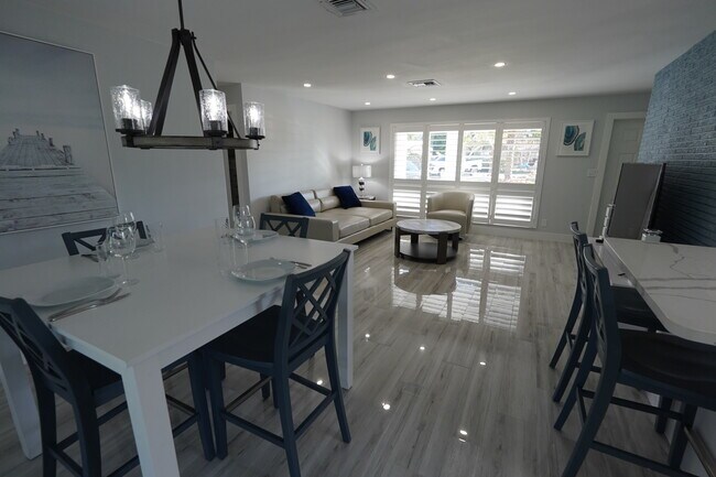 Building Photo - 2011 NE 31st St