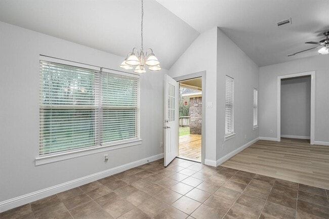 Building Photo - 203 Maple Ln