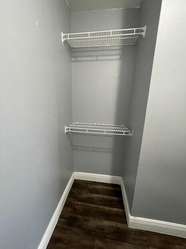Building Photo - Charming Apartment in Fort Lauderdale