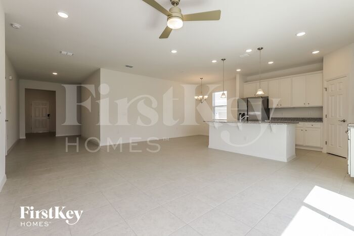 Building Photo - 543 Crown Rose Dr