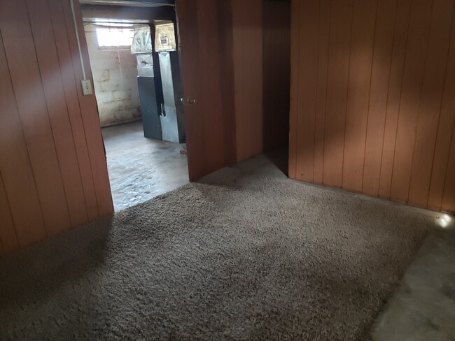 Primary Photo - 2 Bedroom 1 bath house located near downto...
