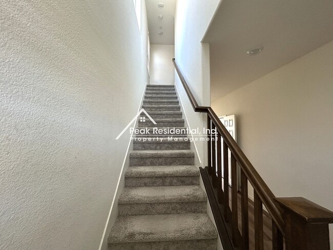 Building Photo - Beautiful Newer Folsom 4bd/2.5ba in Gated Community!