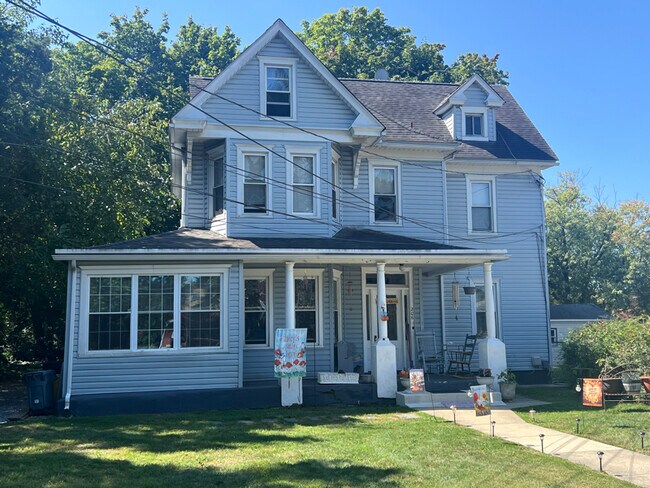 Primary Photo - 206 Cedarcroft Ave