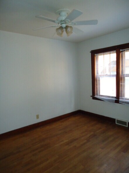 Building Photo - 141 8th St S