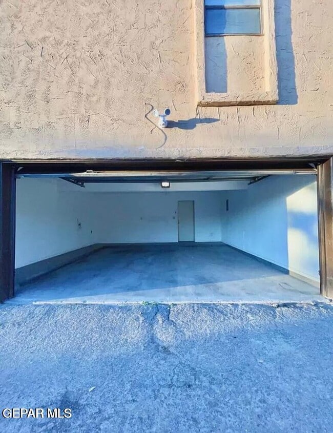 Building Photo - 10604 Springwood Dr