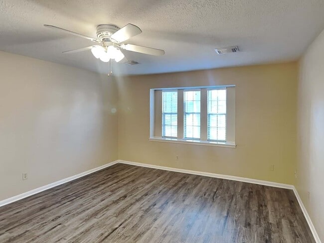 Building Photo - 5702 Kiowa Timbers Dr
