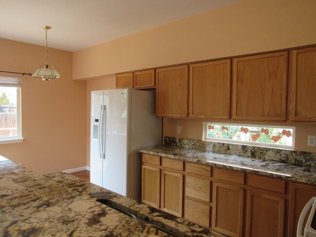 Building Photo - Superb  updated 5 bedroom, 4 bathroom home...