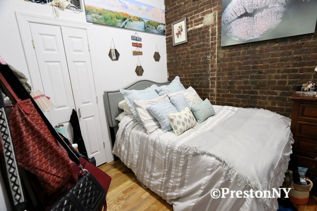 Building Photo - 31 Bank St