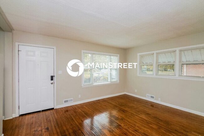 Building Photo - 4 Bedroom Pet-Friendly Home in Louisville,...