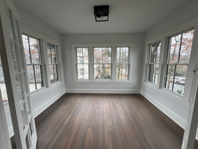 Building Photo - 45 Fairfield St