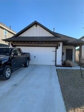 Building Photo - 2420 Danbury Ln