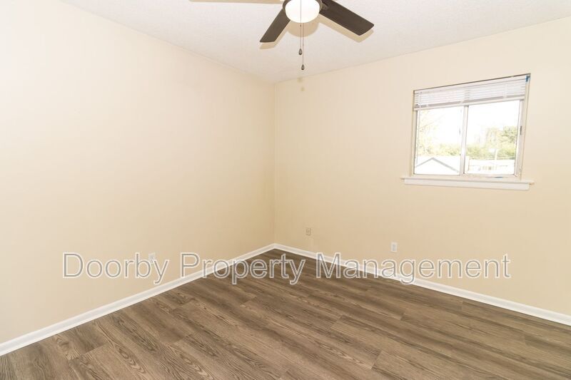 Building Photo - 2425 Ashmore Ave