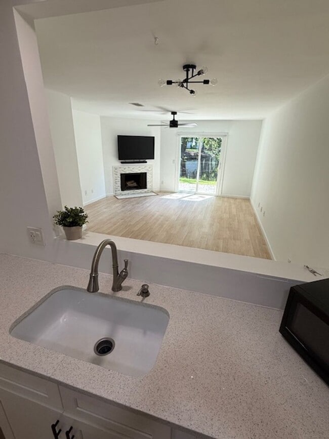 Building Photo - Upgraded - Woodlake Villa 49