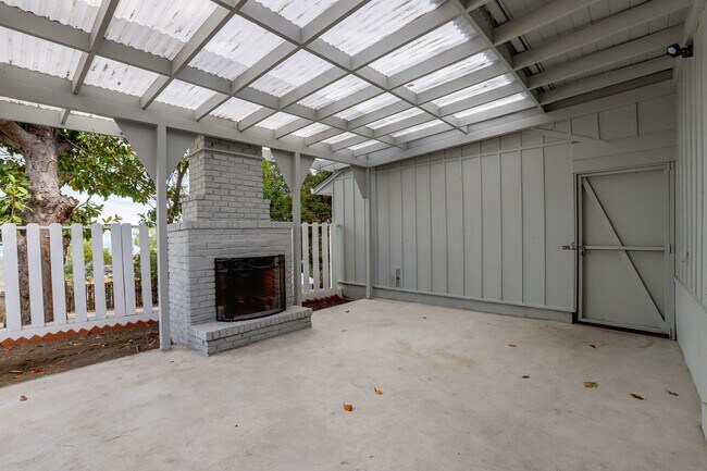 Building Photo - 3 Bed / 3 Bath + Bonus room pet friendly M...