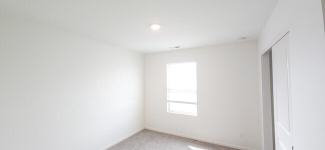 Building Photo - 10438 Morse Pl