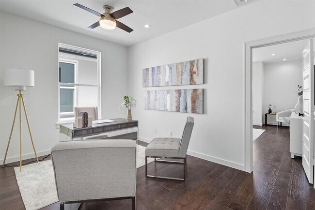 Building Photo - 2909 El Fenice Ln