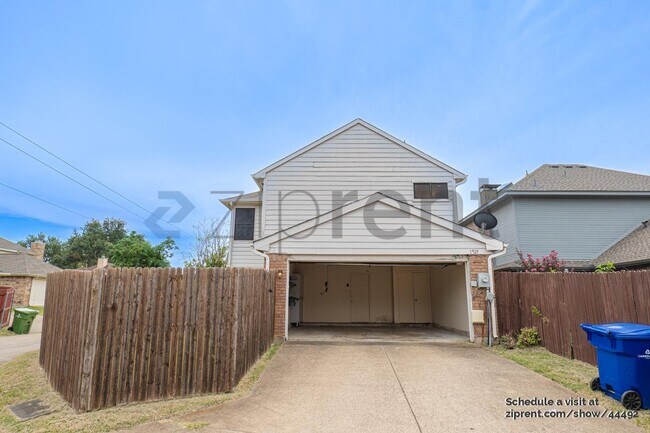 Building Photo - 1929 Pinecrest Dr