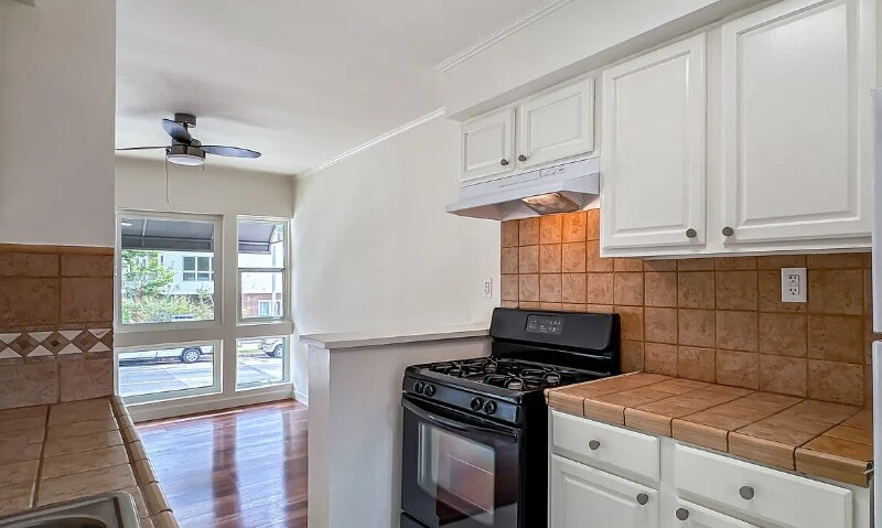 Building Photo - 1241 N Fairfax Ave