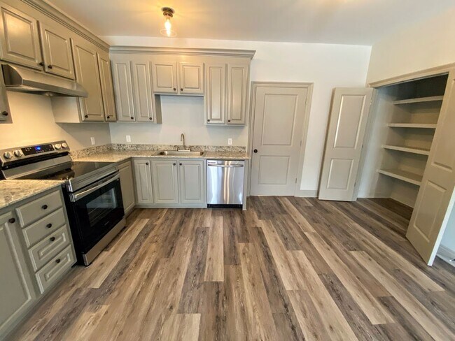 Building Photo - 2BR/2BA Duplex in Westlake – All-Inclusive Utility Option Available!