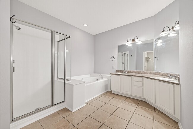 Building Photo - 3135 Silver Cedar Trail