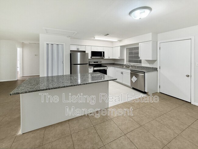 Building Photo - 6805 Mathers Ln
