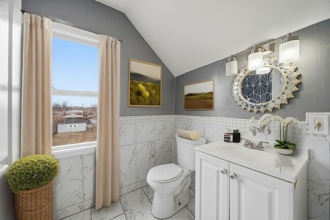 Building Photo - 8824 S Wabash Ave