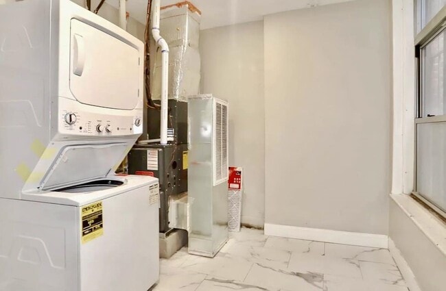 Building Photo - 2866 John F. Kennedy Blvd