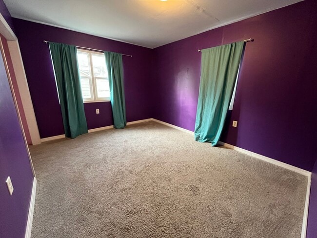 Building Photo - 158 5th St