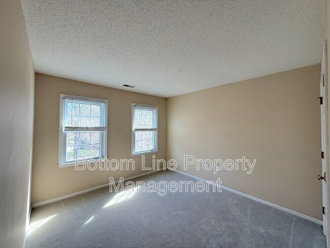 Building Photo - 9423 Fairmead Dr