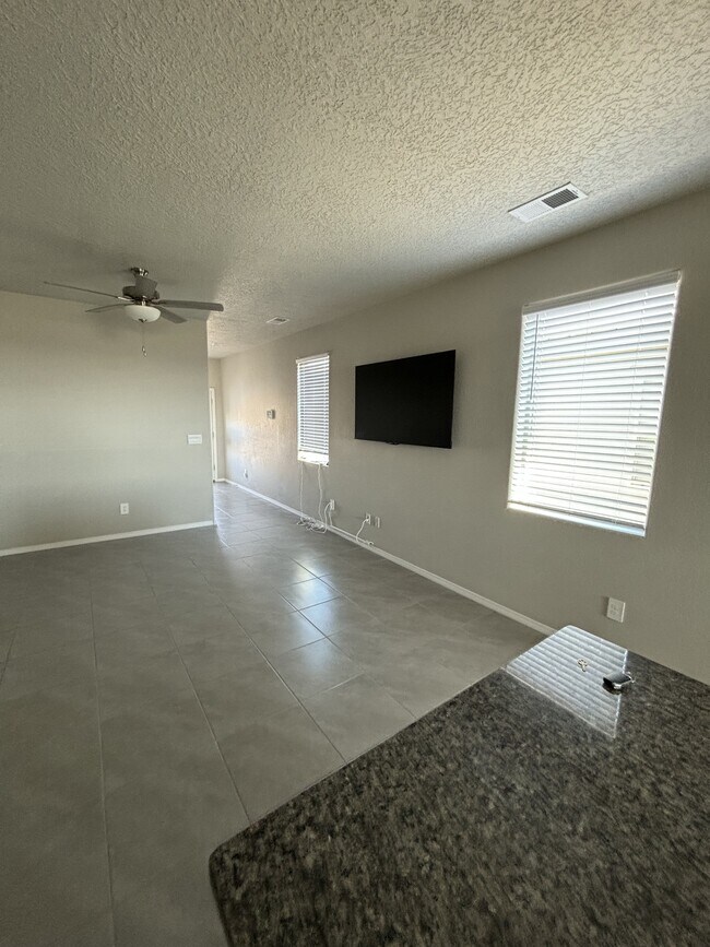 Building Photo - 598 Turmalina Dr SE