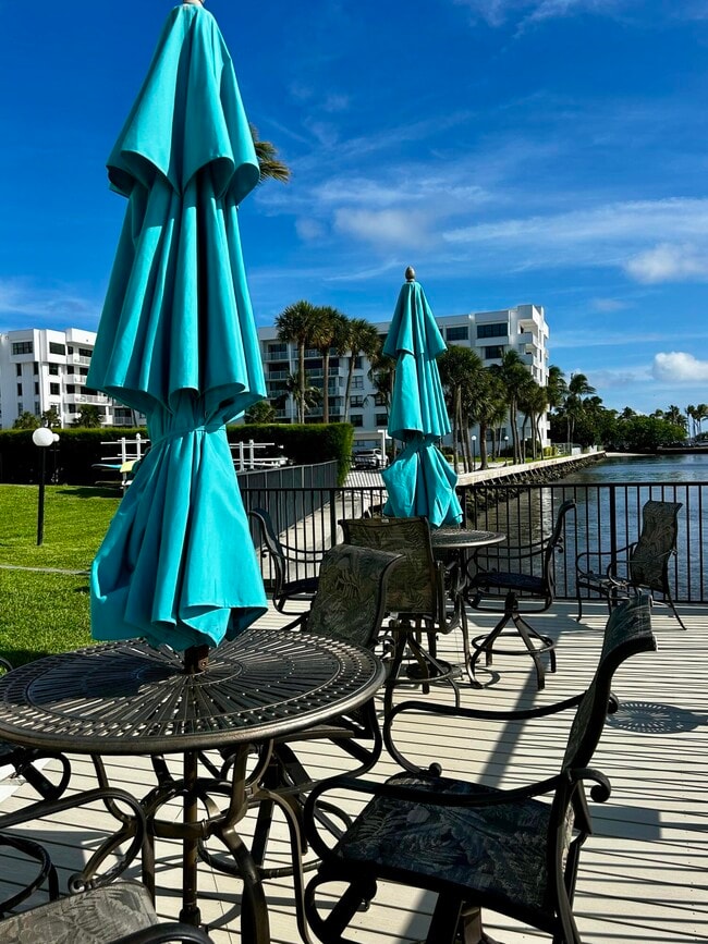 Building Photo - 2840 S Ocean Blvd