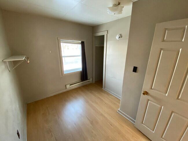 Building Photo - 103 Kneale Ave S