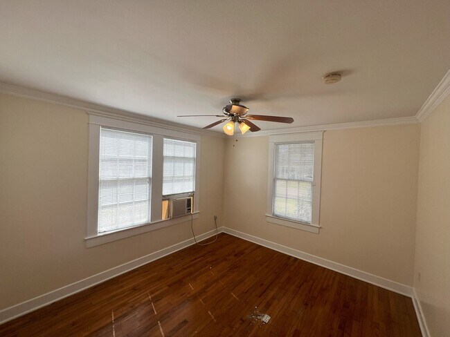 Building Photo - 843 Ingleside Dr