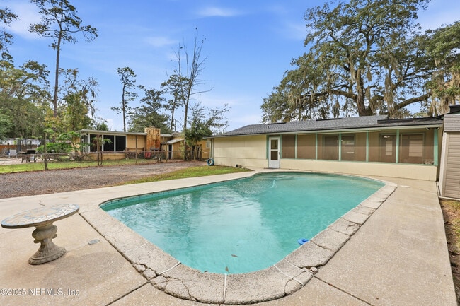 Building Photo - 457 Nightingale Rd