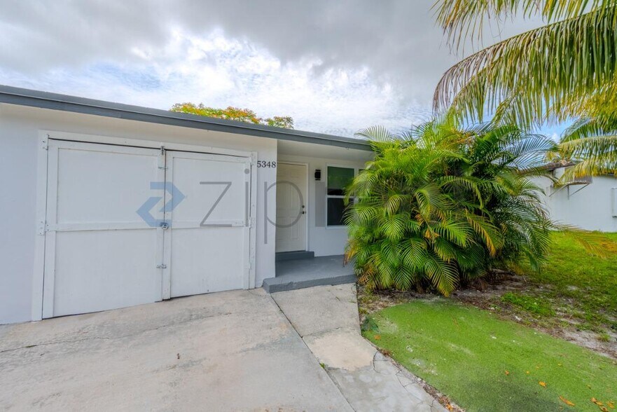 Building Photo - Unit B (Main House)