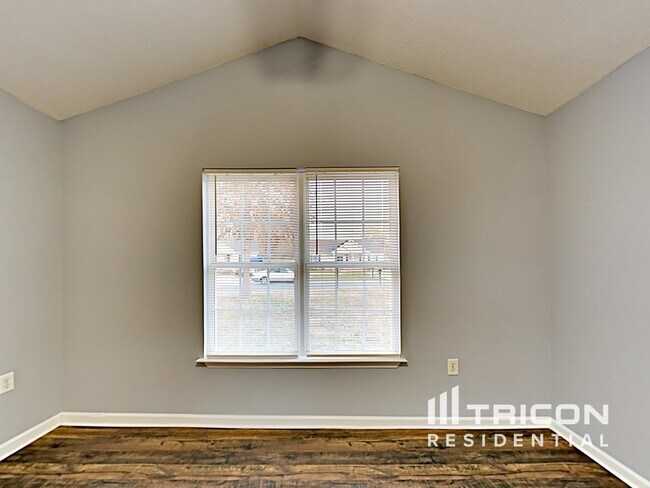 Building Photo - 6530 Lynmont Dr