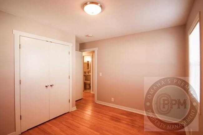 Building Photo - Fully updated 5 bd/ 2 Ba Home
